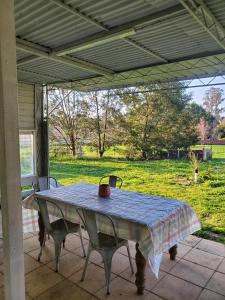 Cosy, historic and affordable entire cottage - 3 bedroom, 2 bathroom - 5kms from Castlemaine, 2kms from Calder