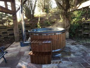 Maisons de vacances Spacieux Gite Proche Foret avec Sauna, Baby Foot et Activites Exterieures - A 10 min de Remiremont - FR-1-589-293 : photos des chambres