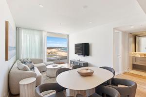 Oceanview 2BR 2BA in The Miles Residences Kirra