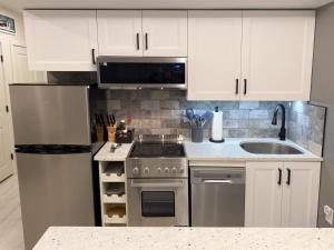 COZY LOON MOUNTAIN ESCAPE - Free shuttle, Pool, Hot tub, River&Mnt Views