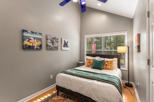 4bd Waterfront House in Lake Lanier with HotTub, FirePit, Wifi, Ping Pong and 2 Kaya