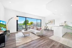 Bright & Elegant 2BR with 2 Parking in Mascot - Mascot