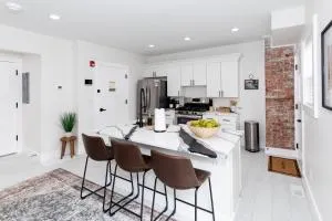 Adjoining Condominium Units Sleeps 12 in Downtown Sandusky! - 马布尔黑德