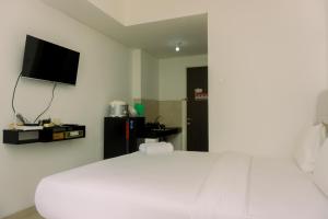 Studio with Comfortable Design at Serpong Garden Apartment By Travelio