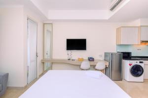 Nice and Cozy Studio at Menteng Park Apartment By Travelio