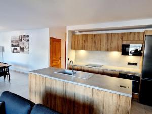 Appartement Neuf 5 pièces à 20m des pistes avec garage double - FR-1-755-37