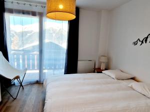Appartement Neuf 5 pièces à 20m des pistes avec garage double - FR-1-755-37
