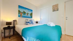 27 Little Collins 2B2B by GoodLive