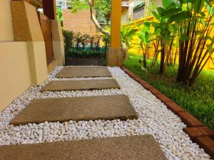 Thai Family karon Pool Villa 泰如家卡伦3卧泳池别墅