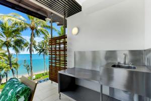 Belle Escapes Daydream at Drift Beachfront