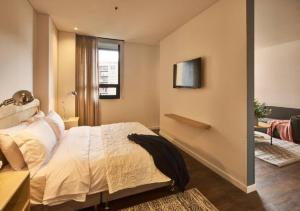 Caluce Apt 4D by Letoh