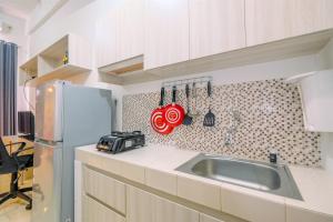 Comfortable and Cozy Living Studio Room at Dave Apartment By Travelio