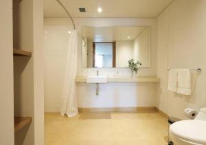 Caluce Apt 5B by Letoh