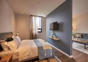 Caluce Apt 5B by Letoh