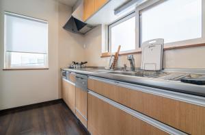 札幌市中心 中島公園旁 三房 2廁所 2淋浴間 最大8人 可停3台車 近市電徒步2分鐘