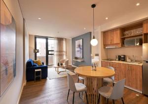 Caluce Apt 5C by Letoh