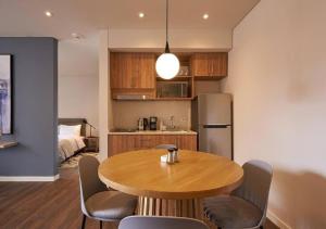 Caluce Apt 5C by Letoh