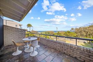 Caloundra Retro Beach House in Front of Ocean