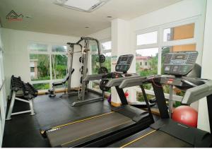 Fully furnished resort-type condo in Puerto Princesa with a Balcony, FREE Pool, Gym, Parking near Airport up to 5pax - B2 5MoonstoneA