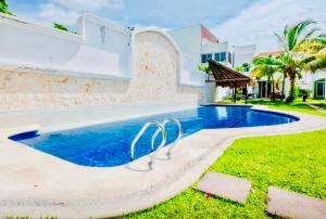 Superior Budget Room With Swimming Pool Air Conditioning and Parking