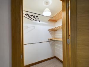 Free Parking Modern 3 Bedroom Apartment