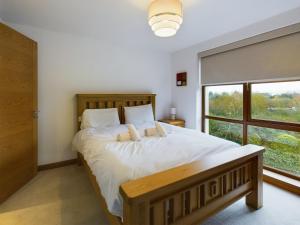 Free Parking Modern 3 Bedroom Apartment