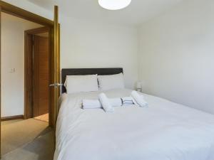 Free Parking Modern 3 Bedroom Apartment