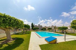 Elegant Bungalow with Jacuzzi Villa Loi Charls in Torrevieja