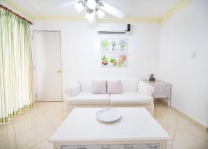 Garden Condos Apt 30 - Lovely 1br Condo W Pool