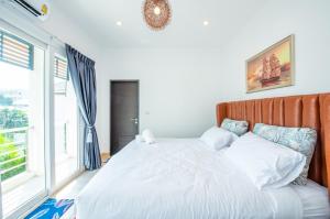 Seaside Symphony Luxury Pool Villa Pattaya with Private Beach Access