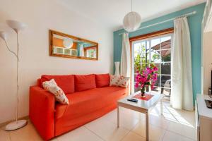 Casa Golfin - colorful house with large terrace in the sunny south