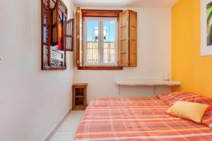 Casa Golfin - colorful house with large terrace in the sunny south