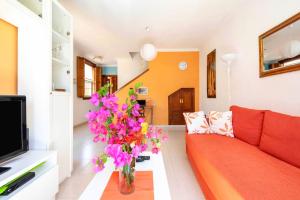 Casa Golfin - colorful house with large terrace in the sunny south