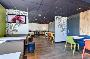 Hotels ibis budget La Roche Sur Yon Vendespace : photos des chambres