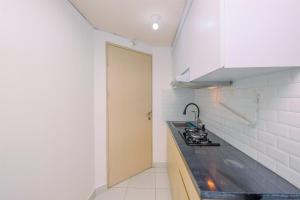 Warm and Comfortable Studio at Amethyst Apartment By Travelio