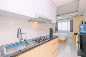 Warm and Comfortable Studio at Amethyst Apartment By Travelio