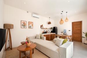 Cozy new 2 bdr close to beach