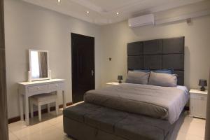 Lusaka Luxe - Your Private Oasis Awaits in the Heart of Zambia