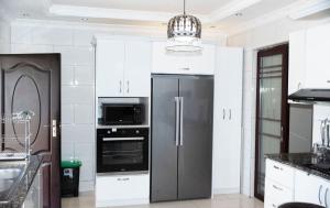 Lusaka Luxe - Your Private Oasis Awaits in the Heart of Zambia