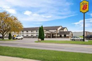 Super 8 by Wyndham Waverly - 韦弗利