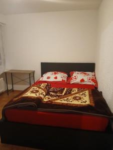 1 Cosy Room in a 3 Bed-Room-Appart