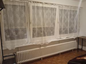 1 Cosy Room in a 3 Bed-Room-Appart