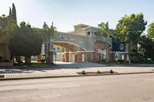 Torrance Inn LAX Airport Area - 贺茂沙海滩