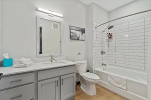 CozySuites Mass with parking lounge & roof deck #30