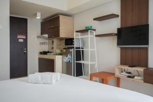 Comfortable and Simply Studio at Serpong Greenview Apartment By Travelio