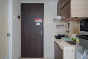 Comfortable and Simply Studio at Serpong Greenview Apartment By Travelio