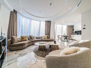 Modern & Bright Canal View 2BR Near Dubai Mall by Vibel