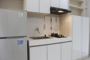Comfy & Scenic Studio Apartment at Parahyangan Residence near UNPAR By Travelio