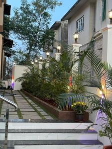 Mannat Villa with Swimming Pool and Garden
