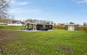 Stunning Home In Rudkøbing With Jacuzzi - Spodsbjerg